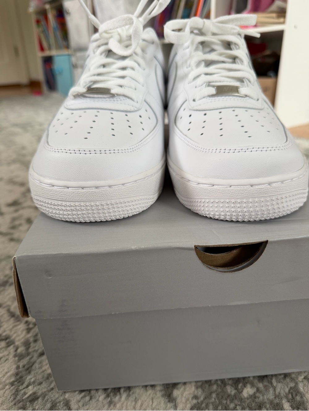 Nike Men's Low-Top Sneakers in White with Navy Accent Air Force 1 ‘07 - Picture 7 of 11